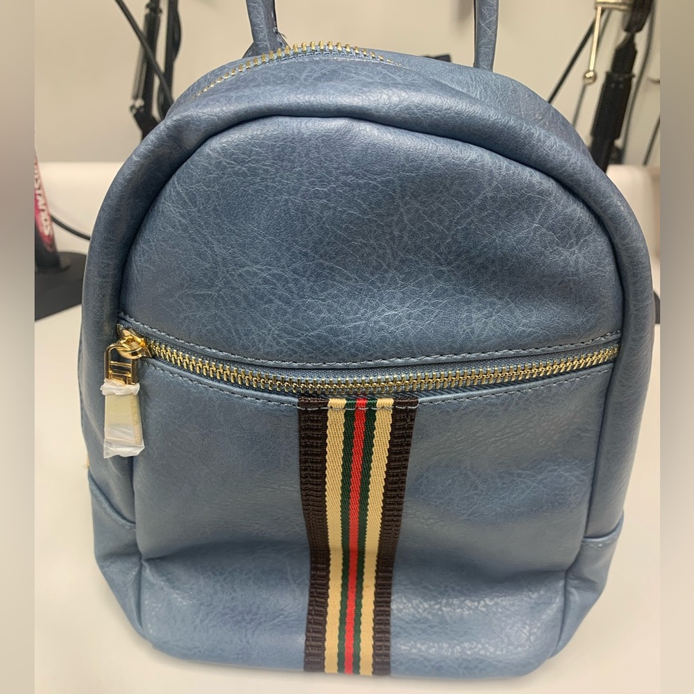 Casual fashionable backpack (New)